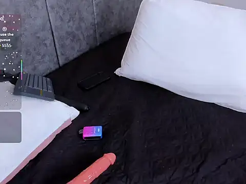 Chaarlotte 09 online show from 11.15.25