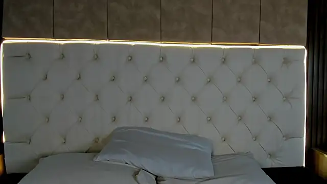 Camiila rosse online show from 12.03.25