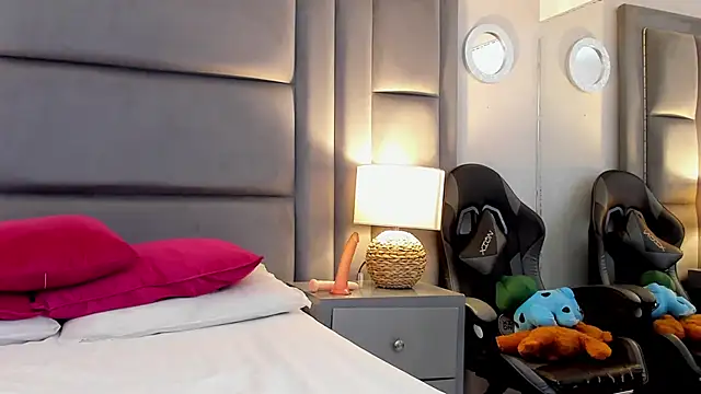 Snapshot of BriannaRivera chatting on 12.01.25 BriannaRivera online show from 12.01.25