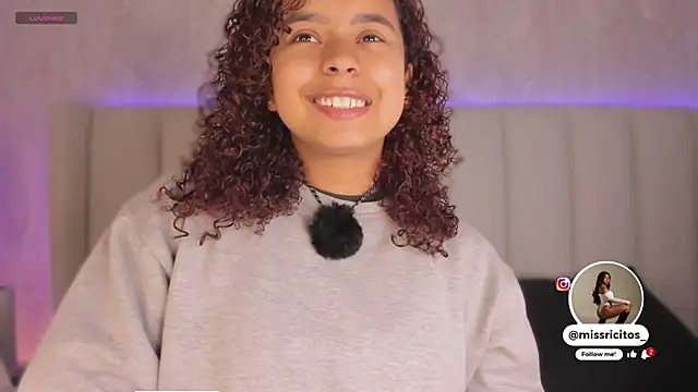 LaraCurls online show from 11.21.25