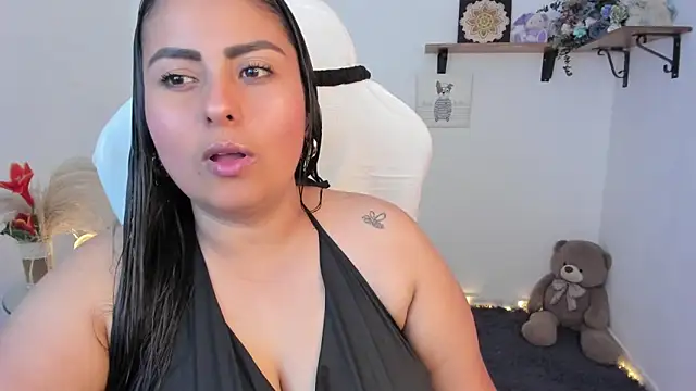 Snapshot of Valery_stuart chatting on 11.19.25 Valery stuart online show from 11.19.25