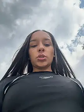 Snapshot of Brunettecollins05 chatting on 12.13.25 Brunettecollins05 online show from 12.13.25