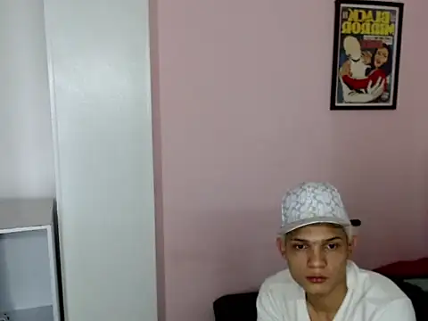 Snapshot of bad_boy_hottx chatting on 10.31.25 bad boy hottx online show from 10.31.25