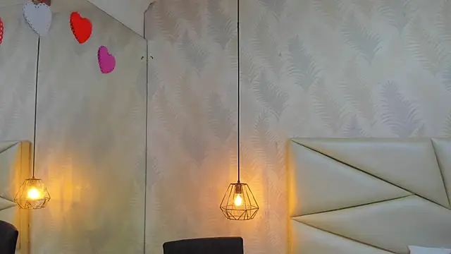 Snapshot of laurettedela_rouse chatting on 11.06.25 laurettedela rouse online show from 11.06.25