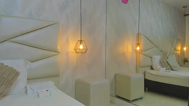 Snapshot of laurettedela_rouse chatting on 11.14.25 laurettedela rouse online show from 11.14.25