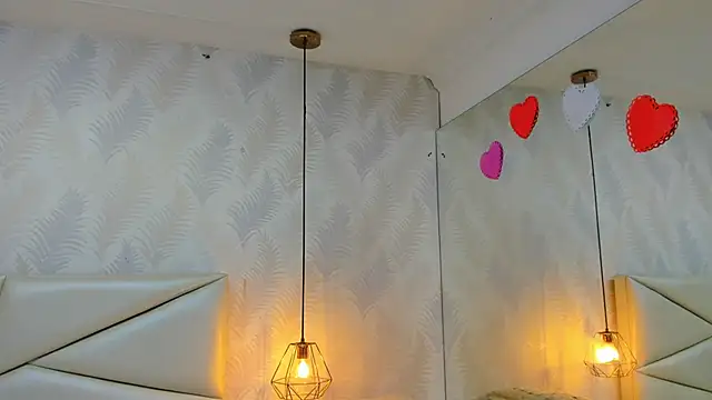 Snapshot of laurettedela_rouse chatting on 11.15.25 laurettedela rouse online show from 11.15.25