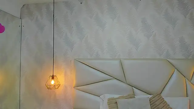 Snapshot of laurettedela_rouse chatting on 11.19.25 laurettedela rouse online show from 11.19.25