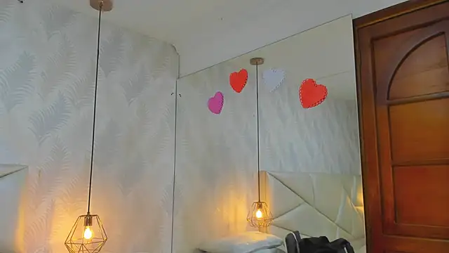 Snapshot of laurettedela_rouse chatting on 11.20.25 laurettedela rouse online show from 11.20.25