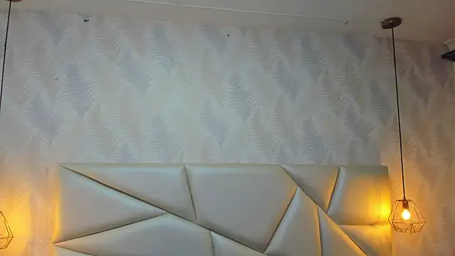 Snapshot of laurettedela_rouse chatting on 11.22.25 laurettedela rouse online show from 11.22.25