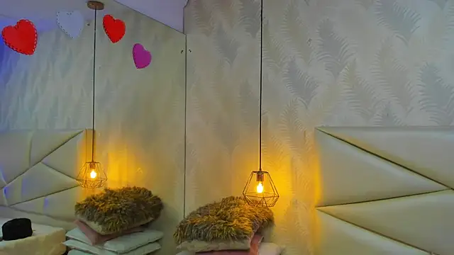 Snapshot of laurettedela_rouse chatting on 11.29.25 laurettedela rouse online show from 11.29.25