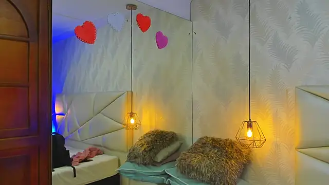 Snapshot of laurettedela_rouse chatting on 11.30.25 laurettedela rouse online show from 11.30.25