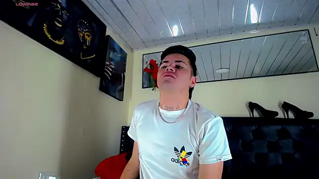 Snapshot of Sebastian_Loaiza chatting on 11.06.25 Sebastian Loaiza online show from 11.06.25