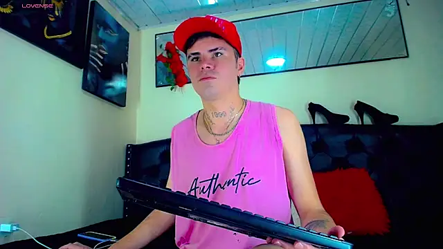 Snapshot of Sebastian_Loaiza chatting on 11.06.25 Sebastian Loaiza online show from 11.06.25