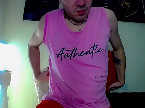 Snapshot of Sebastian_Loaiza chatting on 11.13.25 Sebastian Loaiza online show from 11.13.25