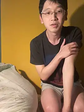 NerdyAsian1701 online show from 11.05.25