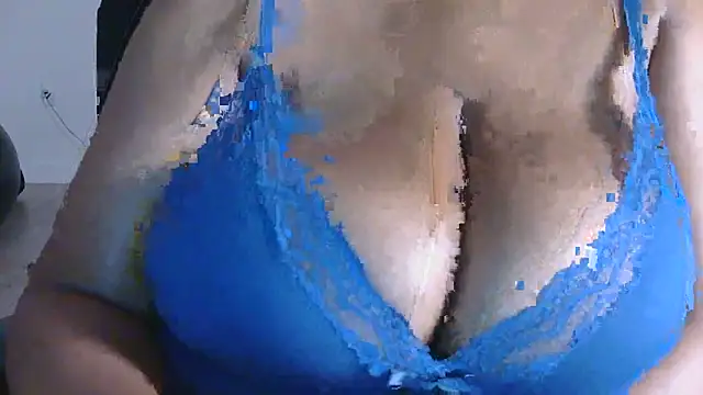 Snapshot of TheeBustiestBella chatting on 11.03.25 TheeBustiestBella online show from 11.03.25