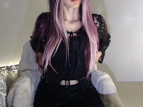 Snapshot of Elyara- chatting on 03.03.26 Elyara- online show from 03.03.26