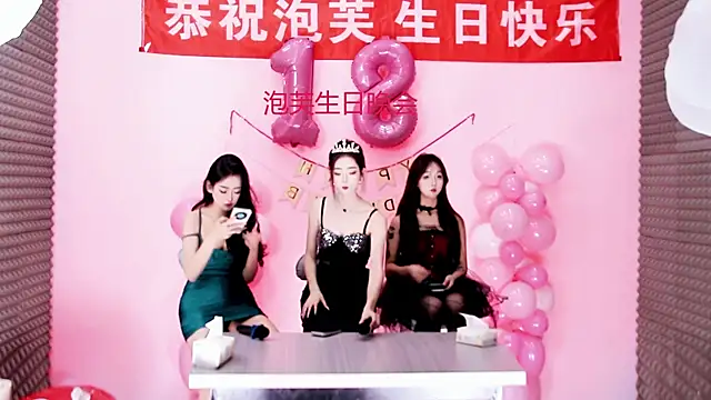 Snapshot of Scarlett-888 chatting on 11.24.25 Scarlett-888 online show from 11.24.25