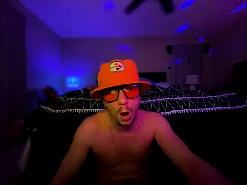 Snapshot of Antnjon chatting on 12.14.25 Antnjon online show from 12.14.25