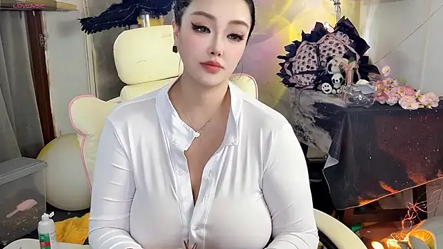 Snapshot of Yahoo-666 chatting on 11.21.25 Yahoo-666 online show from 11.21.25