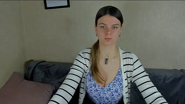 Snapshot of Zorianaa chatting on 12.22.25 Zorianaa online show from 12.22.25