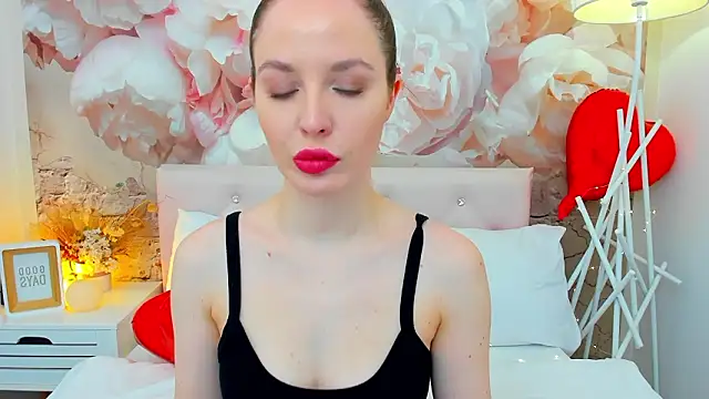 Snapshot of MonaRicci chatting on 02.21.26 MonaRicci online show from 02.21.26