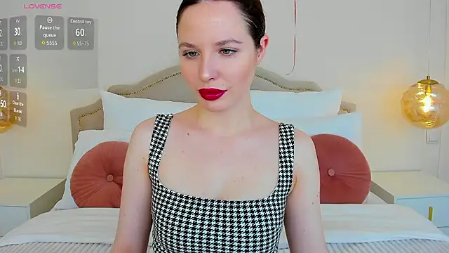 Snapshot of MonaRicci chatting on 02.26.26 MonaRicci online show from 02.26.26