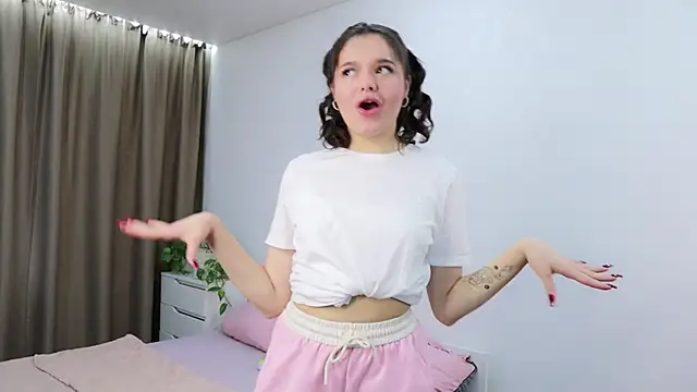 Xo Laura online show from 11.04.25