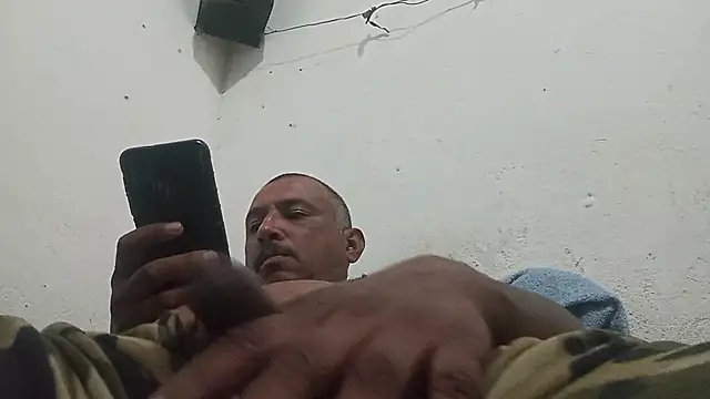 Snapshot of negrocomomisuerte chatting on 11.15.25 negrocomomisuerte online show from 11.15.25