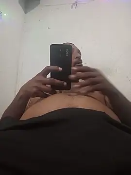 Snapshot of negrocomomisuerte chatting on 12.17.25 negrocomomisuerte online show from 12.17.25