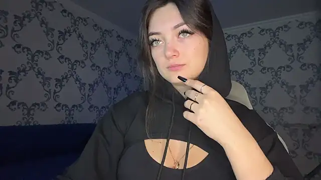 Snapshot of TwotyBright chatting on 02.07.26 TwotyBright online show from 02.07.26