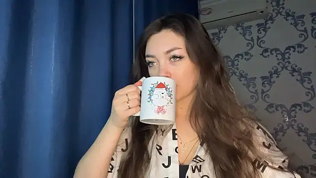 Snapshot of TwotyBright chatting on 02.16.26 TwotyBright online show from 02.16.26