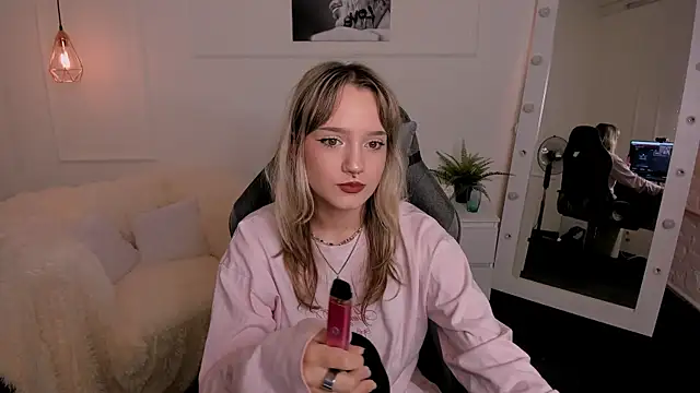 ElsiHill online show from 11.02.25