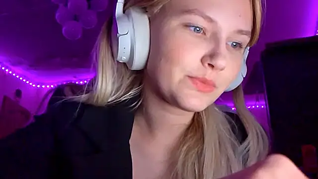 KarinRobertson online show from 12.01.25