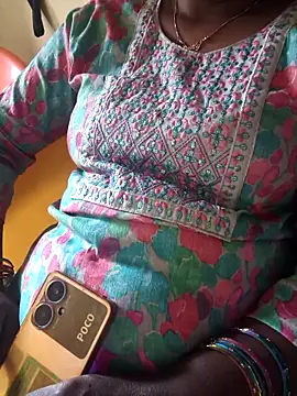 Snapshot of hyd_couple7878 chatting on 11.12.25 hyd couple7878 online show from 11.12.25