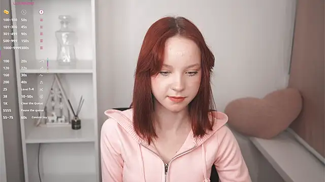 Snapshot of MaisieStarlight chatting on 02.18.26 MaisieStarlight online show from 02.18.26