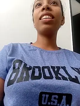 Snapshot of Ari_1217 chatting on 11.28.25 Ari 1217 online show from 11.28.25