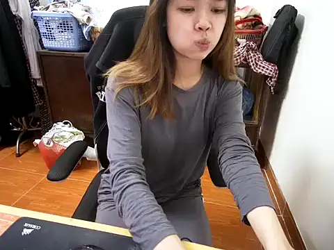 Snapshot of ---Lusi03--- chatting on 12.18.25 ---Lusi03--- online show from 12.18.25