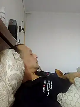 Snapshot of Yraaaar chatting on 11.13.25 Yraaaar online show from 11.13.25