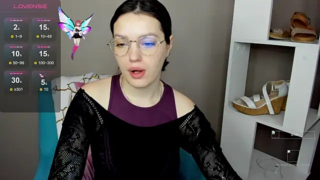 Snapshot of Karina_Kellyy chatting on 11.16.25 Karina Kellyy online show from 11.16.25