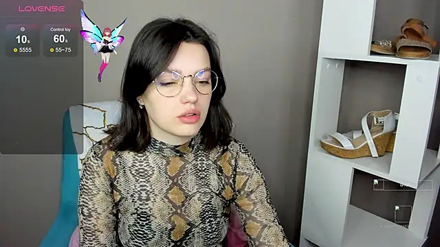 Snapshot of Karina_Kellyy chatting on 11.17.25 Karina Kellyy online show from 11.17.25