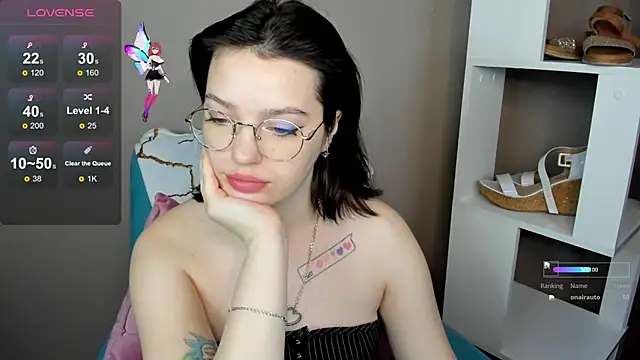 Snapshot of Karina_Kellyy chatting on 11.21.25 Karina Kellyy online show from 11.21.25