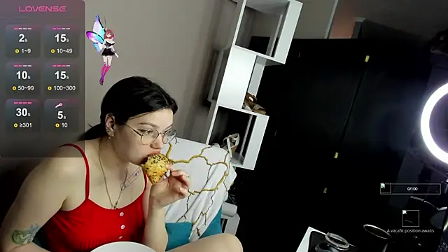 Snapshot of Karina_Kellyy chatting on 12.04.25 Karina Kellyy online show from 12.04.25