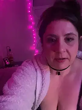 Snapshot of drippingwetaj chatting on 11.22.25 drippingwetaj online show from 11.22.25