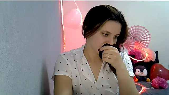 Snapshot of KiraHoney chatting on 02.14.26 KiraHoney online show from 02.14.26