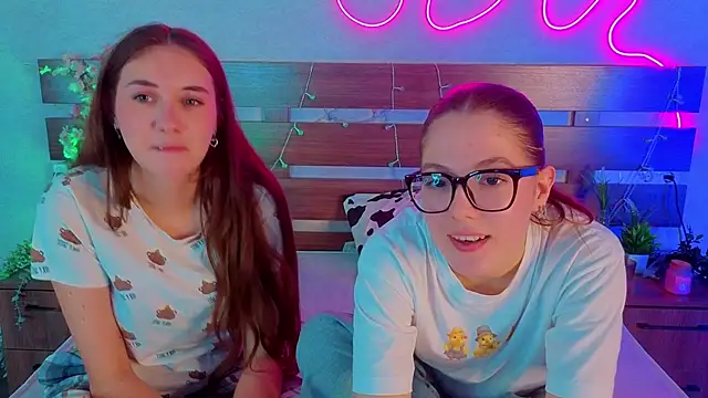 Snapshot of MargaretMorris chatting on 12.15.25 MargaretMorris online show from 12.15.25