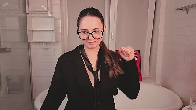 Snapshot of LeenaPuita chatting on 11.24.25 LeenaPuita online show from 11.24.25