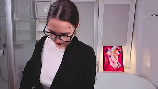 Snapshot of LeenaPuita chatting on 12.05.25 LeenaPuita online show from 12.05.25