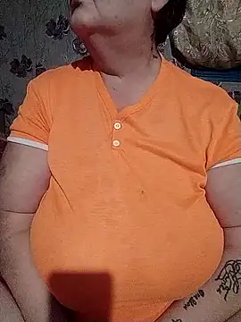 Snapshot of MyHoneyKira chatting on 12.15.25 MyHoneyKira online show from 12.15.25