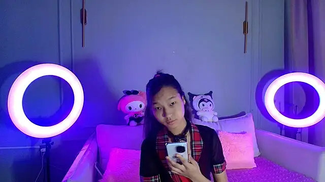 lihnpham online show from 12.18.25